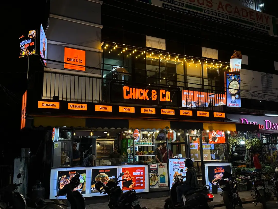 Lively Streetfront Dining