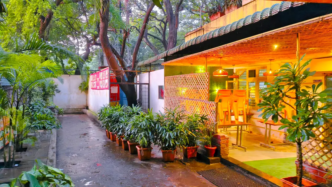 Green Courtyard Seating