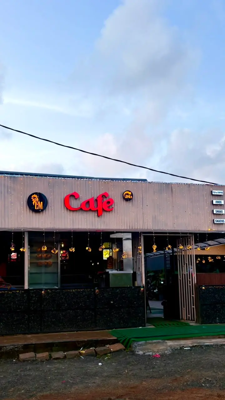 Lamzani Cafe Exterior, Evening