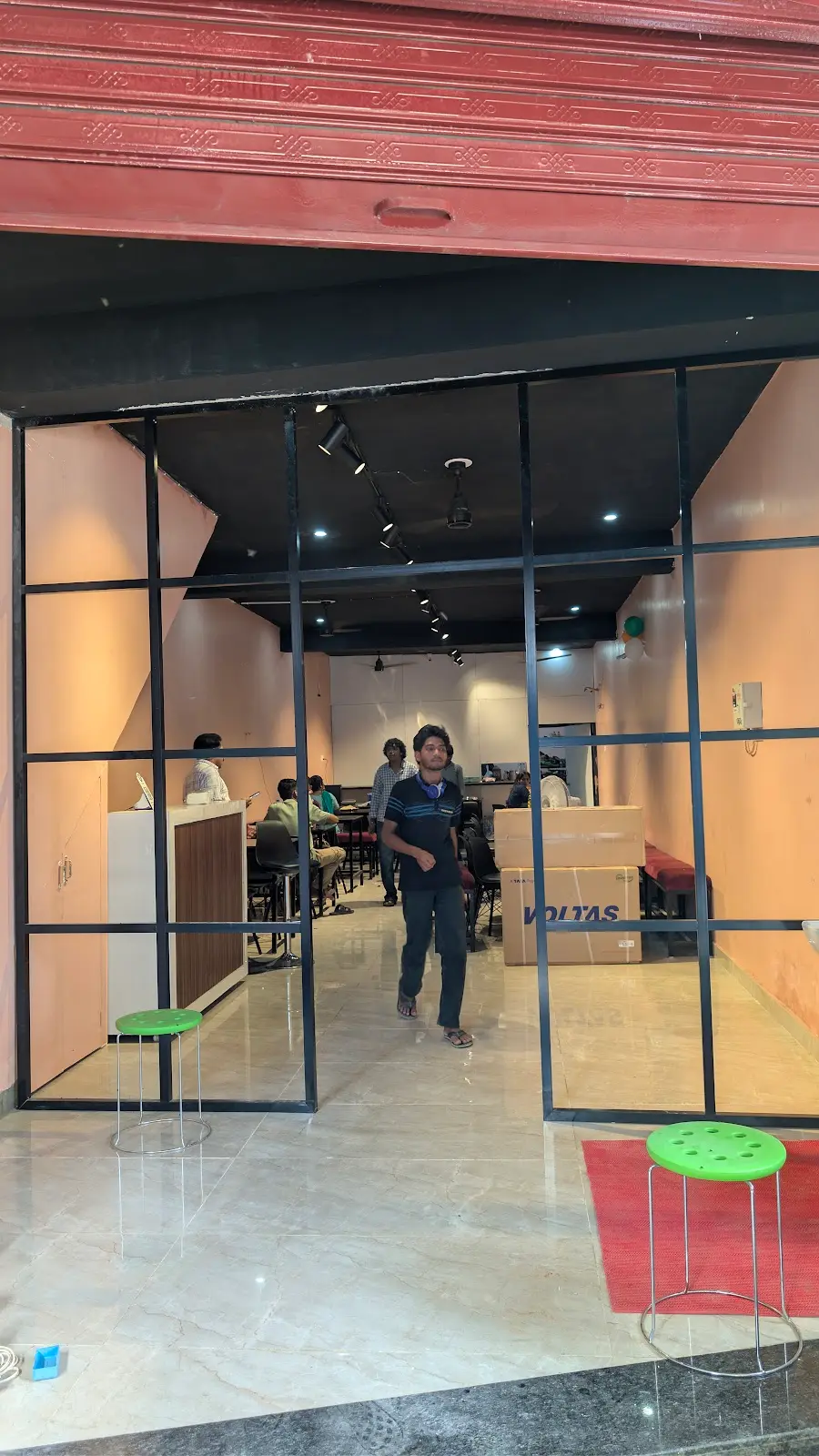 Spacious Dining Area