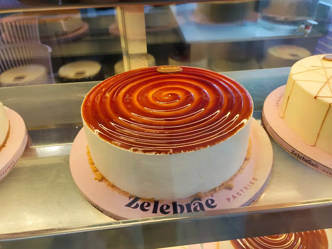 Caramel Swirl Cake Display